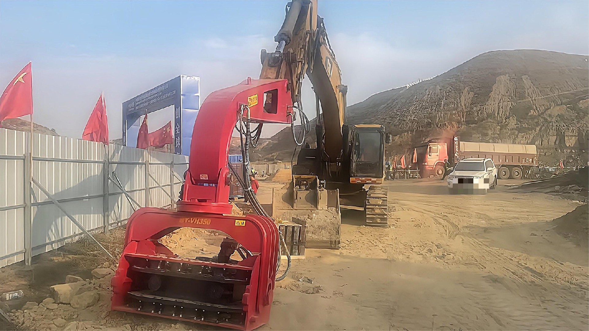 口碑爆棚！BYVH350光伏打樁機(jī)交付內(nèi)蒙古客戶獲好評(píng)